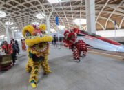 Stasiun Whossh Hadirkan Pertunjukan Barongsai